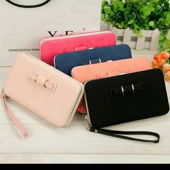 Wristlet / Phone Holder - Picture 2 of 4